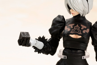 “自爆モード”でふとももが露わに！『NieR:Automata』より「2B(ヨルハ二号B型)」がプラモ化 画像