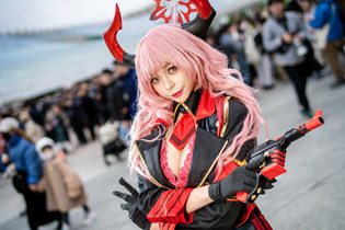 【コスプレ】タイの美女レイヤーがスタイル良すぎ！『ブルアカ』京極サツキでしなやかな美脚ポージングを披露【写真10枚】 画像