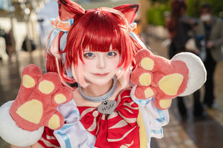 【コスプレ】赤身かるびの自由奔放なポーズと明るい笑顔に100点満点！美少女レイヤーは衣装とウィッグの拘りもすごかった【写真8枚】 画像