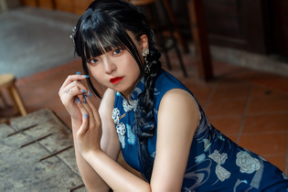 【コスプレ】黒髪美少女のチャイナドレスが似合いすぎ！曲線美が引き立つ、スリットから覗いた足が艶っぽい【写真7枚】 画像