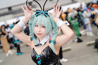 【コスプレ】ミクバニーが大阪で軽やかに舞う！抜群のスタイルが際立つバニー衣装にチャーミングな笑顔が素敵な美女レイヤー【写真9枚】 画像