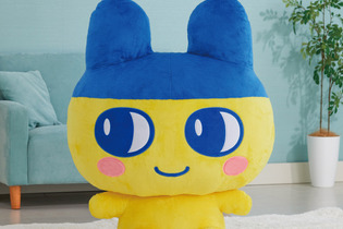 まさかの6万円超え！「たまごっち」より全長約1メートルの超ビッグサイズ“まめっち”ぬいぐるみが予約受付中 画像