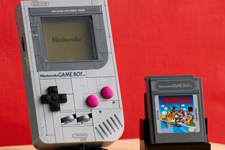 「初代ゲームボーイ」が大人向けレゴになって登場！ボタンや差込口、『ゼルダ』『マリオ』のカートリッジまで付属の超本格仕様 画像