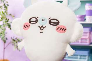 思わず抱きしめたくなる!?「ちいかわ」より「モモンガ」が全高約45センチの巨大ぬいぐるみに 画像