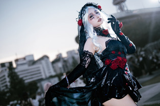 【コスプレ】編みタイツとハイヒールで美脚が際立ちまくり!『第五人格』心理学者の漆黒のドレスが幻想的な佇まい【写真8枚】 画像