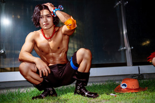 【コスプレ】「ONE PIECE」エースの肉体美の再現度がハンパない!実写版クオリティなムキムキ感を見よ【写真8枚】 画像