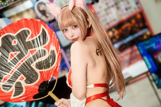 【コスプレ】お狐様、妖艶すぎませんか！？魅惑巫女に引き寄せられて長蛇の参拝客が出来上がる【写真8枚】 画像