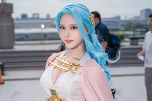 【コスプレ】「ONE PIECE」ビビの凛とした美しさが輝く！ドレスをひらめかせた優雅な姿が一際目を引く美女レイヤー【写真8枚】 画像