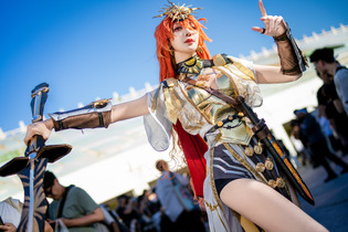 【コスプレ】八頭身の台湾美女が圧巻のポージングで美スタイルを披露！『鳴潮』オーガスタの重厚なる存在感がすごい【写真6枚】 画像