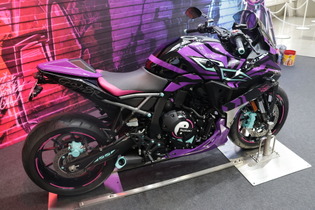 ジュリのドSボイスを聞きたい『スト6』プレイヤーは特にオススメ！スズキのコラボバイク「GSX-8R Tuned by JURI」に乗ってみた 画像