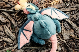 『モンハンワイルズ』ゲリョスがぬいぐるみポーチに!“死んだふり”をコミカルに再現 画像