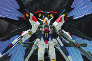 「HG ストフリ弐式」に「サンドロック改」、ガンダム45周年の「初音ミク×ダブルオーガンダム」フィギュアまで新作目白押し！【イベントレポート】 画像