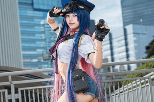 【コスプレ】形のよいヒップから伸びる美脚に魅惑の「ストッキング」！大胆なポージングと爽やかな色気にドキッ【写真10枚】 画像