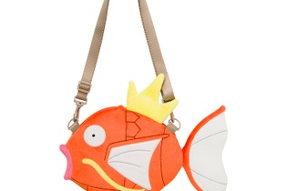 2026年の「ピカピカボックス」は“オス、メス、金”の「コイキング」ショルダーバッグ！11月27日16時59分まで抽選予約受付中 画像