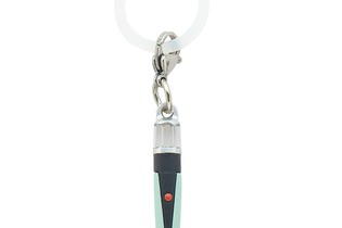 ベーターカプセルから最新作のオメガスラッガーまで！「ウルトラマン」変身アイテムが、めじるしアクセサリー化 画像