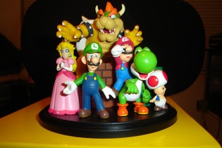 マリオファミリー勢揃いフィギュアを開けてみた動画 ― 海外の任天堂ファンが公開 画像