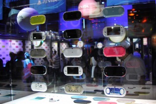 【東京ゲームショウ2013】薄く、そして軽く、ポップに、新型PS Vitaをチェックに 画像