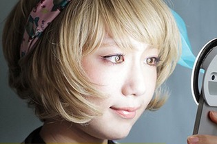 棒の次は光！？スマホ向け自撮り専用ライト「セル*キラ」が結構明るい 画像