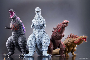 映画「シン・ゴジラ」のクライマックスを再現したソフビフィギュアが登場！ 異なる形態を表現する3体セットも 画像