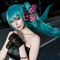 【コスプレ】ツインテールとニーハイが似合いすぎ！漆黒のドレスで舞うスレンダーな「初音ミク」が美しい【写真8枚】