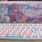 VTuber・結城さくなの推し活するならコレ！ 本人監修ゲーミングキーボード＆マウスパッドをレビュー　サイン入り背面ガラスプレートが嬉しい、ガジェットとしての使用感も◎