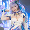 【コスプレ】白タイツにガーターベルトのチラ見せポーズが魅惑的！『鳴潮』カンタレラが艶っぽい表情で観客を魅了【写真９枚】