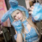 【コスプレ】香港のアイドルがモフモフなへそ出しバニーガールに！金髪美女のウインクにやられてしまう【写真8枚】