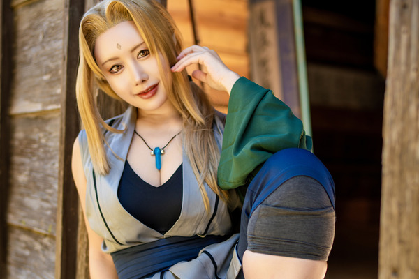 【コスプレ】「NARUTO」五代目火影の綱手の美女っぷりがホンモノすぎる！木ノ葉隠れの里のようなロケーションも素晴らしい【写真10枚】 画像