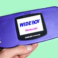 ゲームボーイアドバンスを意味なく横長にした男が現る！ 過去には意味なく初代ゲームボーイを縦長に