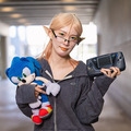 美少女エルフに変身する異世界おじさん『異世界おじさん』／モデル：NRK the Hedgehog、撮影：乃木章