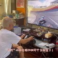 Tシャツ短パンでハンコンを操る88歳！最高齢男性ストリーマーギネス記録に中国のゲーマーおじいちゃんが認定