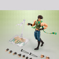 「ジョジョ」の象徴的ポーズと力強い筋肉を両立！「ジョセフ・ジョースター」がアクションフィギュア化ーワイヤー入りマフラーで流れるような動きを演出