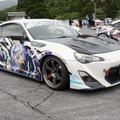 ガルウィングの湊あくあ＆紫咲シオンがイカす！「ホロライブ」「にじさんじ」など奥伊吹に集まったVTuber痛車まとめ【ARCChampionship 2025フォトレポ】