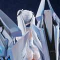 目のやり場に困る大胆衣装！『勝利の女神：NIKKE』より「シンデレラ」フィギュアが予約開始―専用武器「ガラスの靴」も忠実に再現