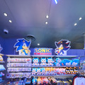 セガ、渋谷に公式ストア「SEGA STORE TOKYO」出店！限定デザインのソニックが展示の新店舗に突撃―COO・内海州史氏も登壇のオープニングセレモニーをレポート