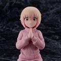 ムチムチニット&黒タイツの質感がバッチリ再現…！「ドカ食いダイスキ！もちづきさん」まさかの立体化