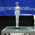綾波レイ、アスカの大型造形物も！「エヴァワンフェス」珠玉の作品が大集結、放送30周年を記念した特別コラボ企画の様子をお届け【WF2025夏】