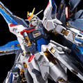 RGガンプラ「ストフリ」「デスティニー」のチタニウムフィニッシュ仕様が再販！ディスプレイを一層華やかにする「光の翼」も同時予約