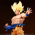 抱えるほど巨大！ドラゴンボールZより「超サイヤ人孫悟空」が全高約48cmの超ビッグサイズソフビになって登場