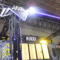 コスプレイヤーがズラリと並ぶ『勝利の女神：NIKKE』“リアル10連ガチャ”今年もTGSで出展