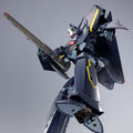 「マクロス7」ガムリン木崎が駆る「ステルスバルキリー」をDX超合金で立体化！ステルス性重視の機体形状、ファイター形態での薄さを再現