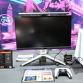 東京ゲームショウ 2025のBenQブースはゲームアートスタイルを鮮明に映し出す最新ゲーミングモニターが主役！猫麦とろろさんのスタイリッシュなパネルもお出迎え【TGS2025】
