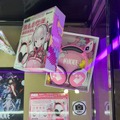 どこを見ても目を奪われる…！『アトリエ』シリーズ『DOAXVV』『NIKKE』の妖艶タペストリーなど―魅力的な物販ブースレポ【TGS2025】