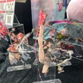 どこを見ても目を奪われる…！『アトリエ』シリーズ『DOAXVV』『NIKKE』の妖艶タペストリーなど―魅力的な物販ブースレポ【TGS2025】