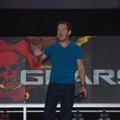 「GoW3」のデモプレイをするクリフ・ブレジンスキー氏
