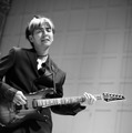 代表の仲間将太さんはギター奏者でもあります
