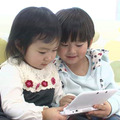 『キッパーのえいご教室 Floppy's Phonics』子どもたちが実際に遊ぶ模様を収録したPV公開