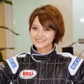 『GRID Autosport』で元レースクイーンと対戦！ 「桃んが」が編集部にやってきた