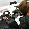 『GRID Autosport』で元レースクイーンと対戦！ 「桃んが」が編集部にやってきた