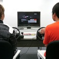 『GRID Autosport』で元レースクイーンと対戦！ 「桃んが」が編集部にやってきた